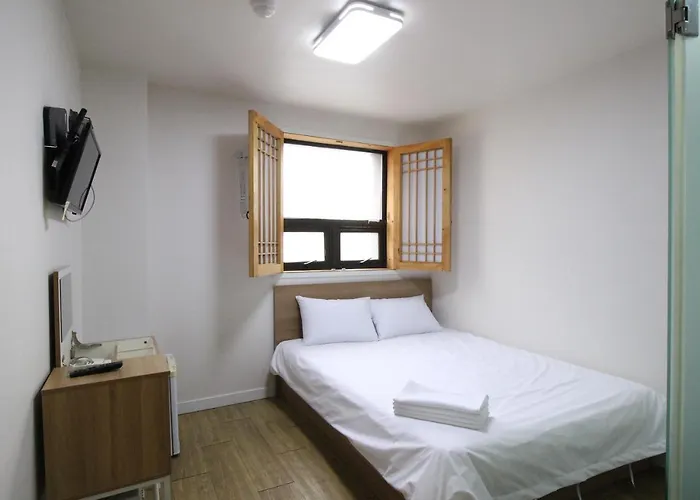 In Blue Hostal