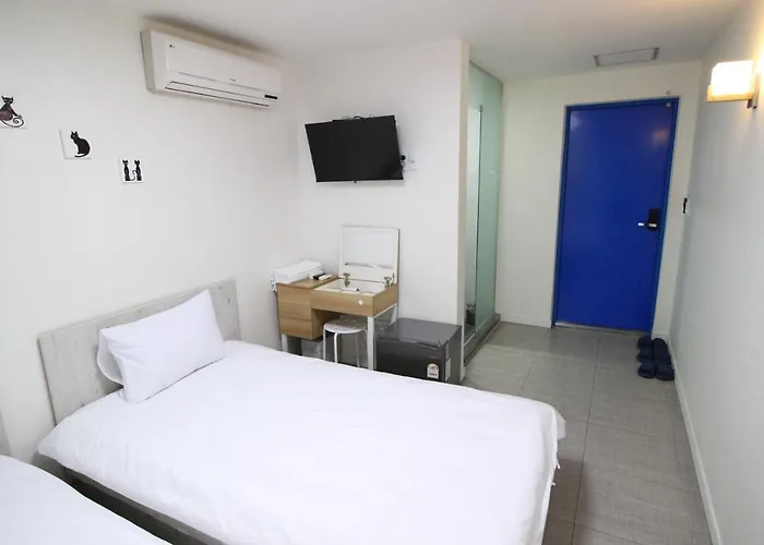 In Blue Hostal *