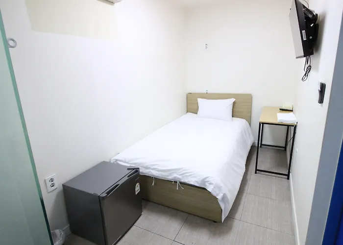 In Blue Hostal *